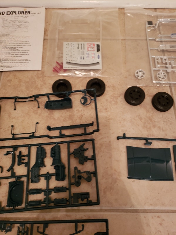 1994 Lindberg Ford Explorer plastic model kit Hobbies & Crafts