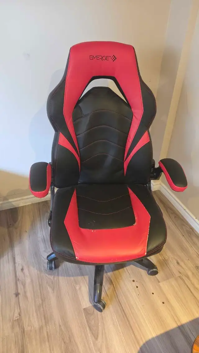 Emerge gaming chair in Chairs & Recliners in Stratford - Image 2