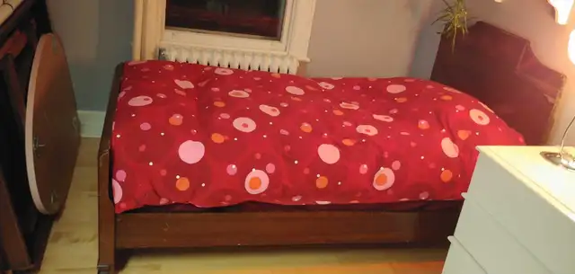 Lit simple ANTIQUE incluant matelas, sommier, couvre-matelas +++ in Beds & Mattresses in City of Montréal - Image 5