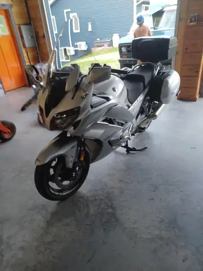 This bike is very clean, never been dropped with 22050km. It has one inch handle bar. Tires are in v...