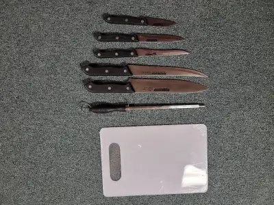 5 Couteaux 1 Planche a découper 1 fusil a aiguiser, View more