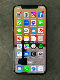 iPhone XS 64gb LIKE NEW with Cases etc.