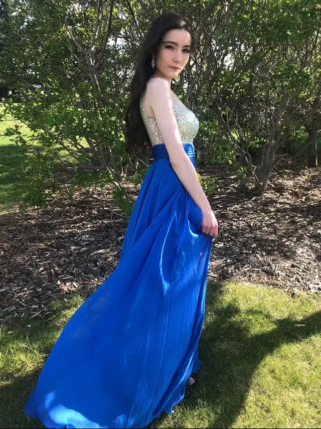 Gorgeous Graduation Dress in Women's - Dresses & Skirts in Strathcona County - Image 3