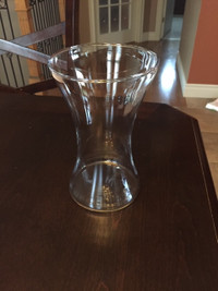 Vase à fleur,  en verre clair