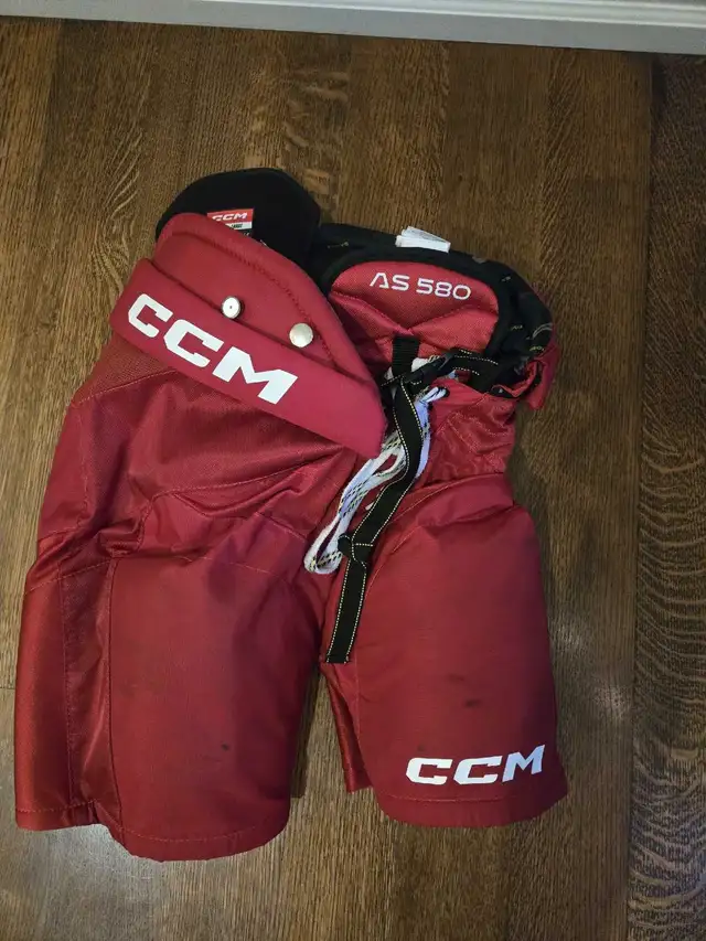 Red hockey pants. Jr M Jr L in Hockey in City of Toronto - Image 2