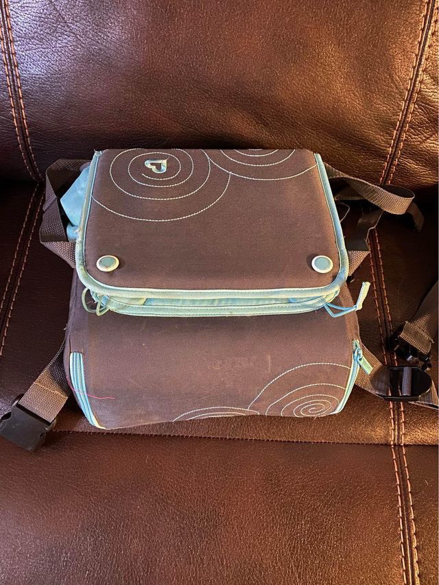 Munchkin travel booster seat in Feeding & High Chairs in Edmonton