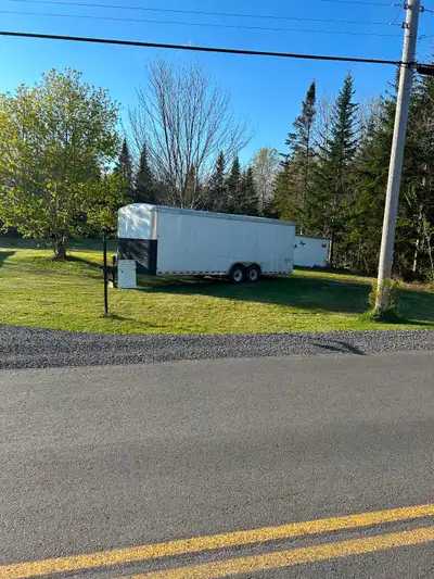 2006 CARGO TRAILER 24 by 8 HEAVY DUTY HAULMARK NEW BREAKS TIRES EXCELLENT CONDITION please call Trac...
