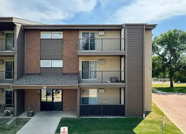 Bright 2 Bed, 1 Bath Corner Condo – All Utilities Included@