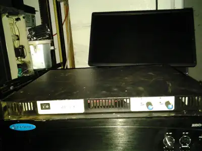 d-amp 2000x 2000 watt class d amplifier - not sure of spec check to confirm 1600watt 100+crown amps...