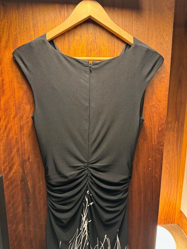 Ladies Calvin Klein Black Dress Like New Size 4 in Women's - Dresses & Skirts in City of Toronto - Image 4