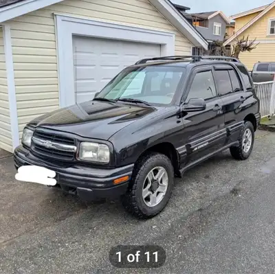 2004 chevy tracker four door V6 rust free 257000kms in excellent condition