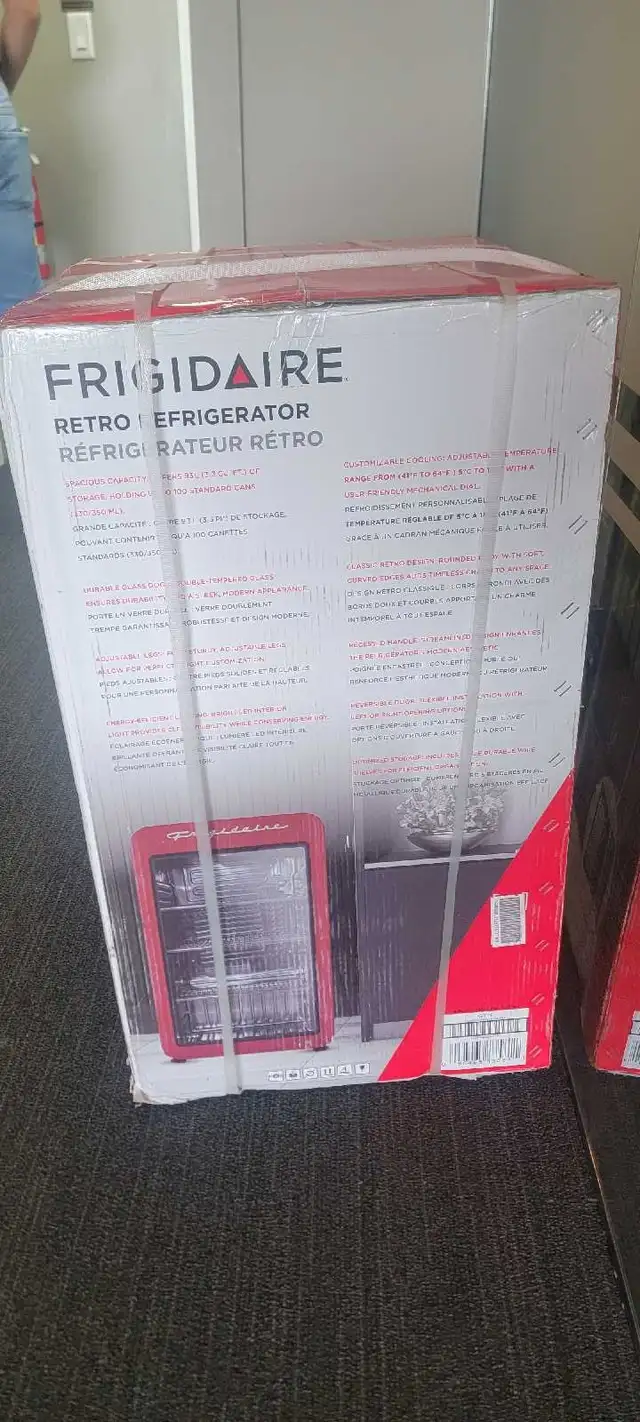 NIB - Frigidaire Retro Mini Refridgerator - 3.3 cu.ft- Red in Refrigerators in Barrie - Image 9