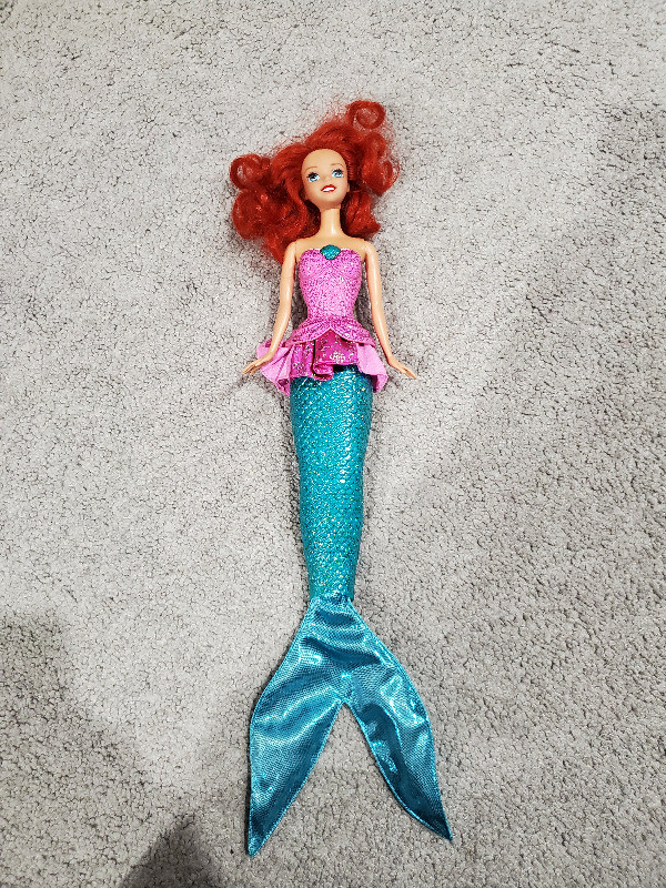 2012 Mattel Disney The Little Mermaid To Princess Singing Doll in Toys & Games in Belleville - Image 3