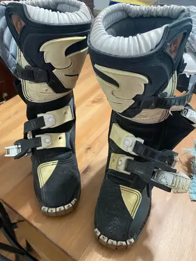 Youth size 12 motocross boots, View more