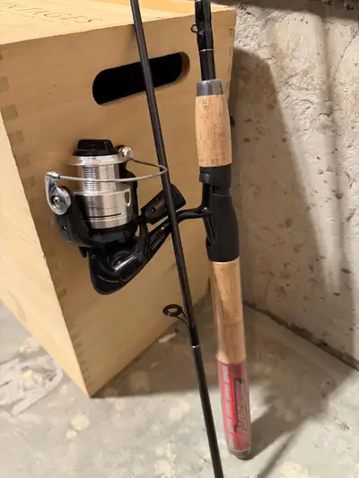 This Rapala Avenger fishing rod and reel combo has never been used. It features a reliable spinning...