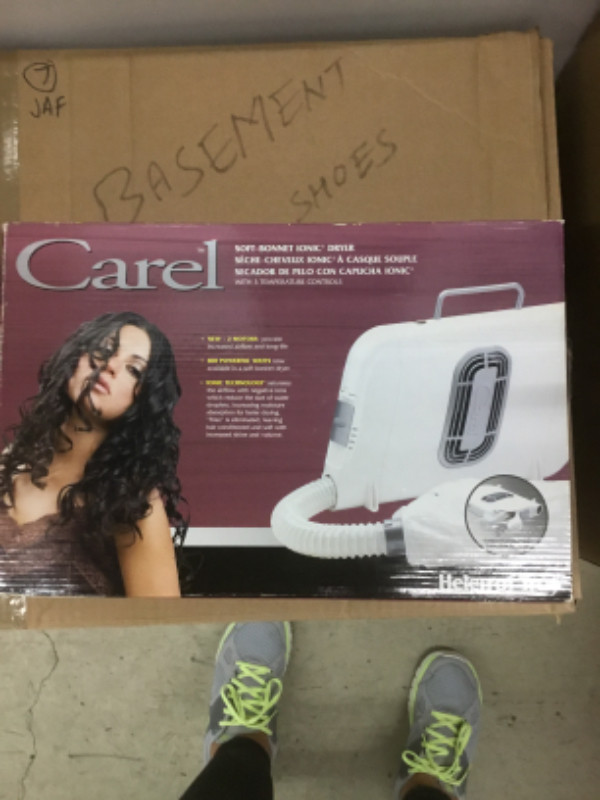 Carel Soft Bonnet Ionic Tabletop Portable Hair Dryer in Other in Markham / York Region