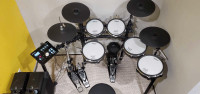 Roland TD25-KV with extra Tom and powerful Yamaha drum speakers!