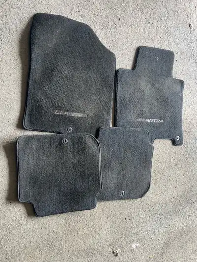 Hyundai Elantra mats. Should fit 2010-2015 models.