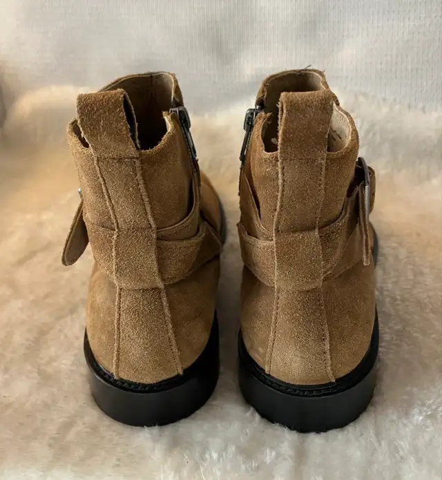 Banana Republic Suede Boots Men Size 8M in Men's Shoes in City of Toronto - Image 7