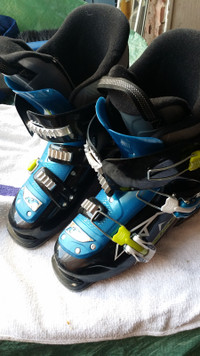 Nordica T3 Ski boots excellent condition never worn