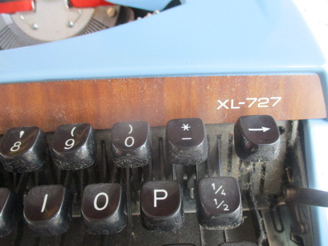 Vintage Webster Typewriter with Case Cover--XL 727 in Arts & Collectibles in New Glasgow - Image 3