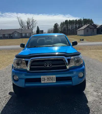173,000km 2010 Tacoma 4.0 dbl cab 6ft box autos No rust. Look at the frame. If you know nothing abou...