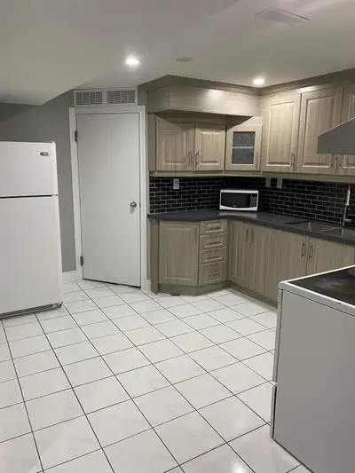 SHARING SPACE FOR ONE MALE. Sharing space available for one male in 2 bedroom legal very spacious ba...