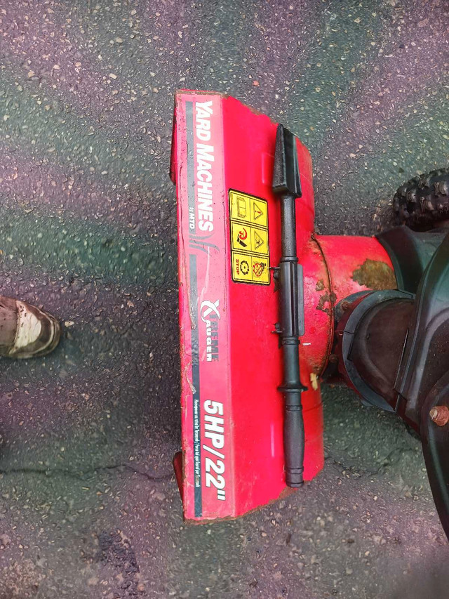 5hp 22 yard machines snowblower  in Snowblowers in Woodstock - Image 2