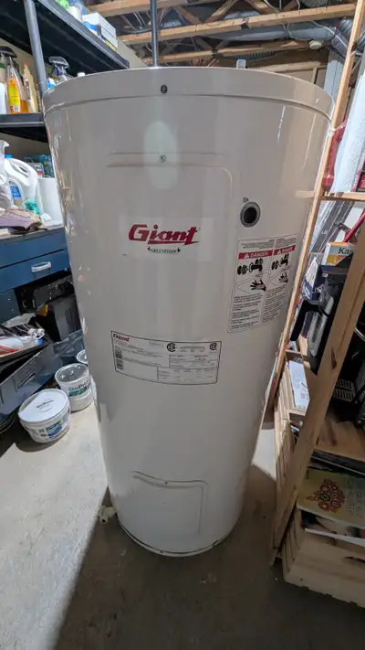Chauffe eau 40 gallons Giant à donner, View more