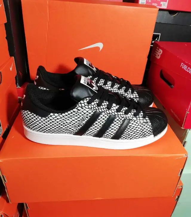 Vintage Adidas superstar Snakeskin Men's size 9.5 perfe