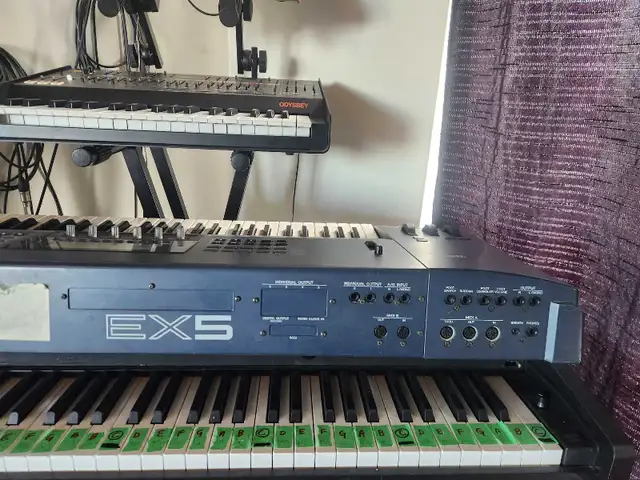 yamaha ex5 for trade in Pianos & Keyboards in City of Montréal - Image 9