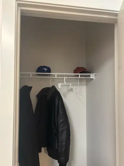 1 bedroom 1 bathroom available for sublet. Lease expires in December. Close to the bus station and c...
