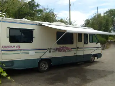 The Good: Michelin tires 75% tread, HWH leveling system, Onan generator, 14' Horizon awning, All app...
