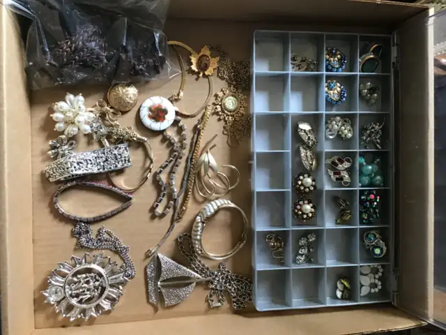 LES TROUVAILLES À PIERRE in Arts & Collectibles in Drummondville - Image 10