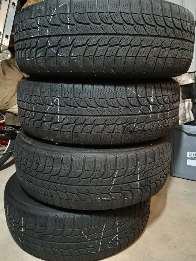 4 Michelin snow tires 235 65 17 on Honda OEM Rim 5x120 in Tires & Rims in Mississauga / Peel Region - Image 4