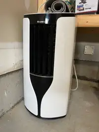 Gree portable AC with remote control