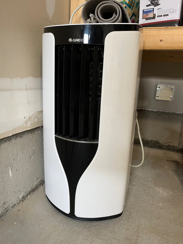 Gree portable AC with remote control in Other in Ottawa
