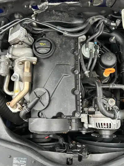04 vw 2 L engine with 375000 k runs great does not use oil can have it removed from car with a days...