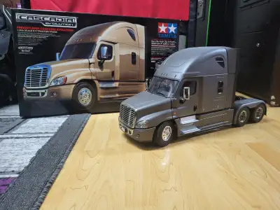 99% Mint Cascadia Semi, (It has a small crack in the front grill). It has the MFC sound unit install...