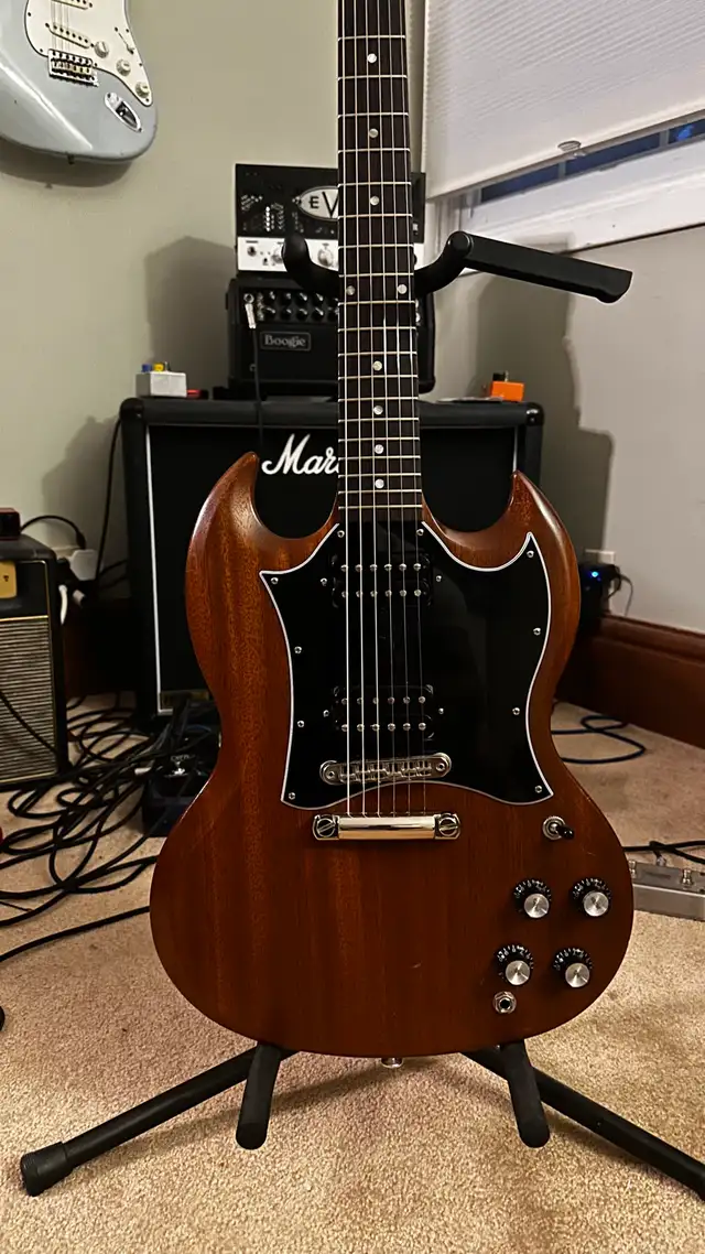 Gibson sg  in Guitars in London - Image 2