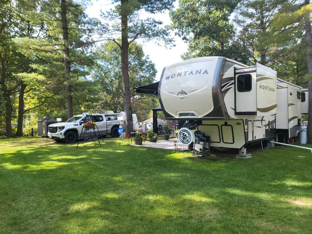 2018 Montana 5th wheel in Travel Trailers & Campers in Kawartha Lakes