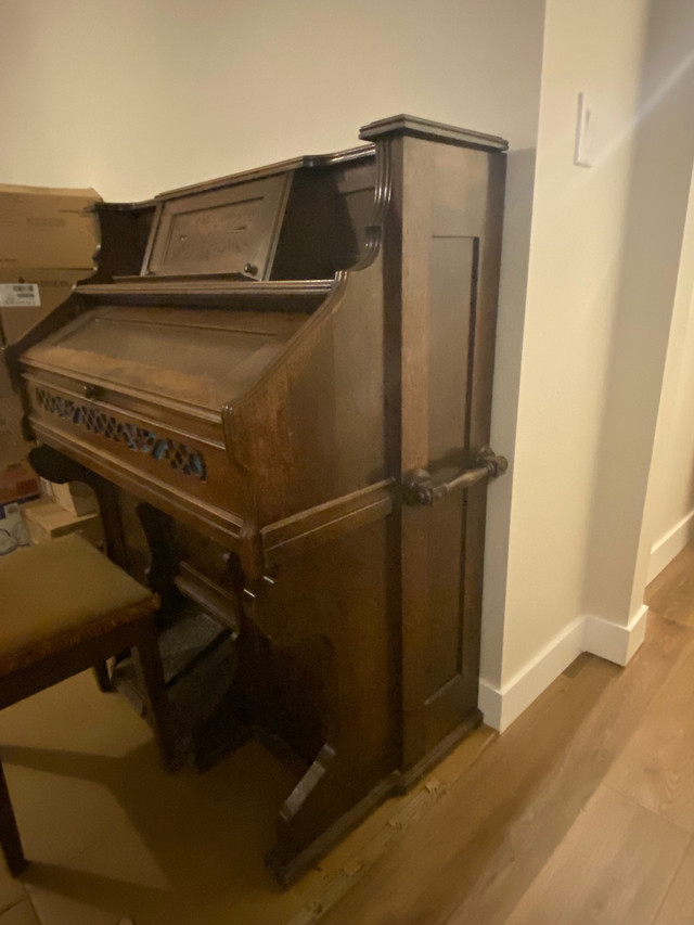 Beautiful antique pump organ for sale in Arts & Collectibles in Penticton - Image 3