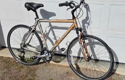 TREK multitrack 7300 commuter bike 24 speeds, 22.5 inch frame, for a longer legged person excellent...