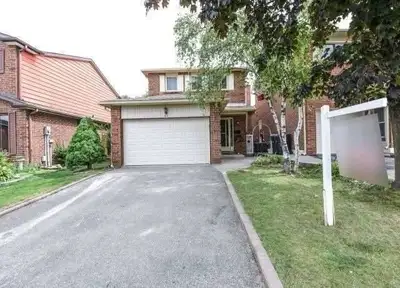 Welcome to this bright and spacious upper-level unit in the family-friendly Heart Lake community. Th...