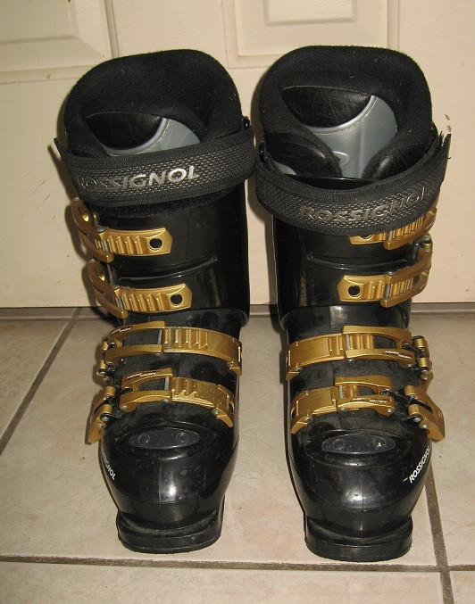 Mondo 23.5 ( US size 5) Rossignol Comp Downhill Ski Boots in Ski in City of Toronto