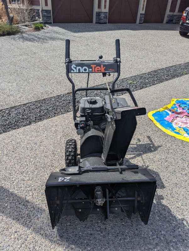 SnoTek Gas Snow Blower, self propelled, 5 speed electric start