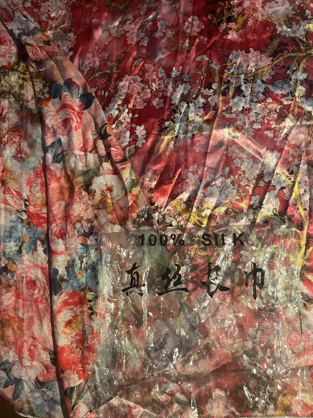 Like NEW CHINESE 100% SILK FLORAL Cherry SCARF China -Christmas in Women's - Other in Calgary - Image 3