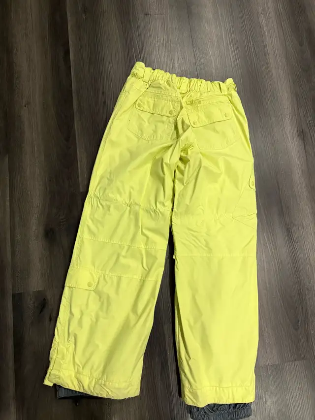 women’s size L snow pants in Women's - Tops & Outerwear in Kitchener / Waterloo - Image 3