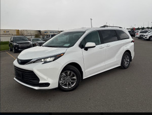 2025 Toyota Sienna LE