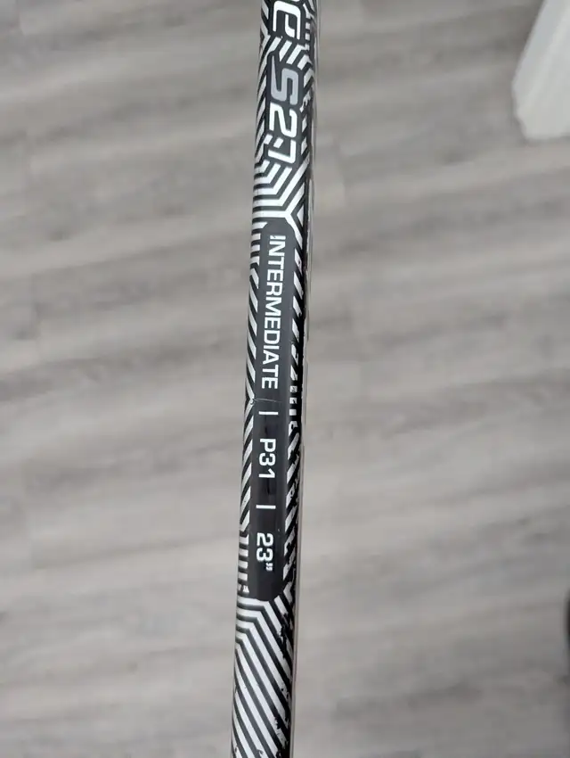 BAUER Supreme S27 Intermediate 23" Goalie Stick in Hockey in London - Image 4